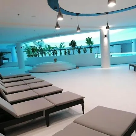 Hanza Tower Baobab Jacuzzi Sauna Pool شتشيتسين