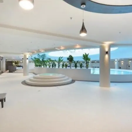 Hanza Tower Baobab Jacuzzi Sauna Pool شقة