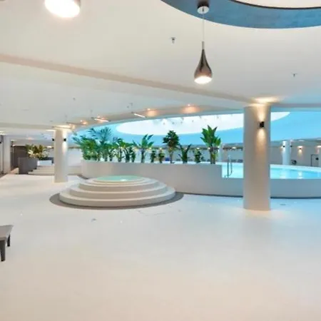 Hanza Tower Baobab Jacuzzi Sauna Pool شقة